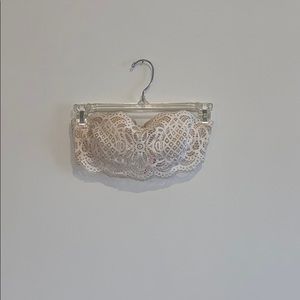 VICTORIA’S SECRET WHITE LACE BANDEAU